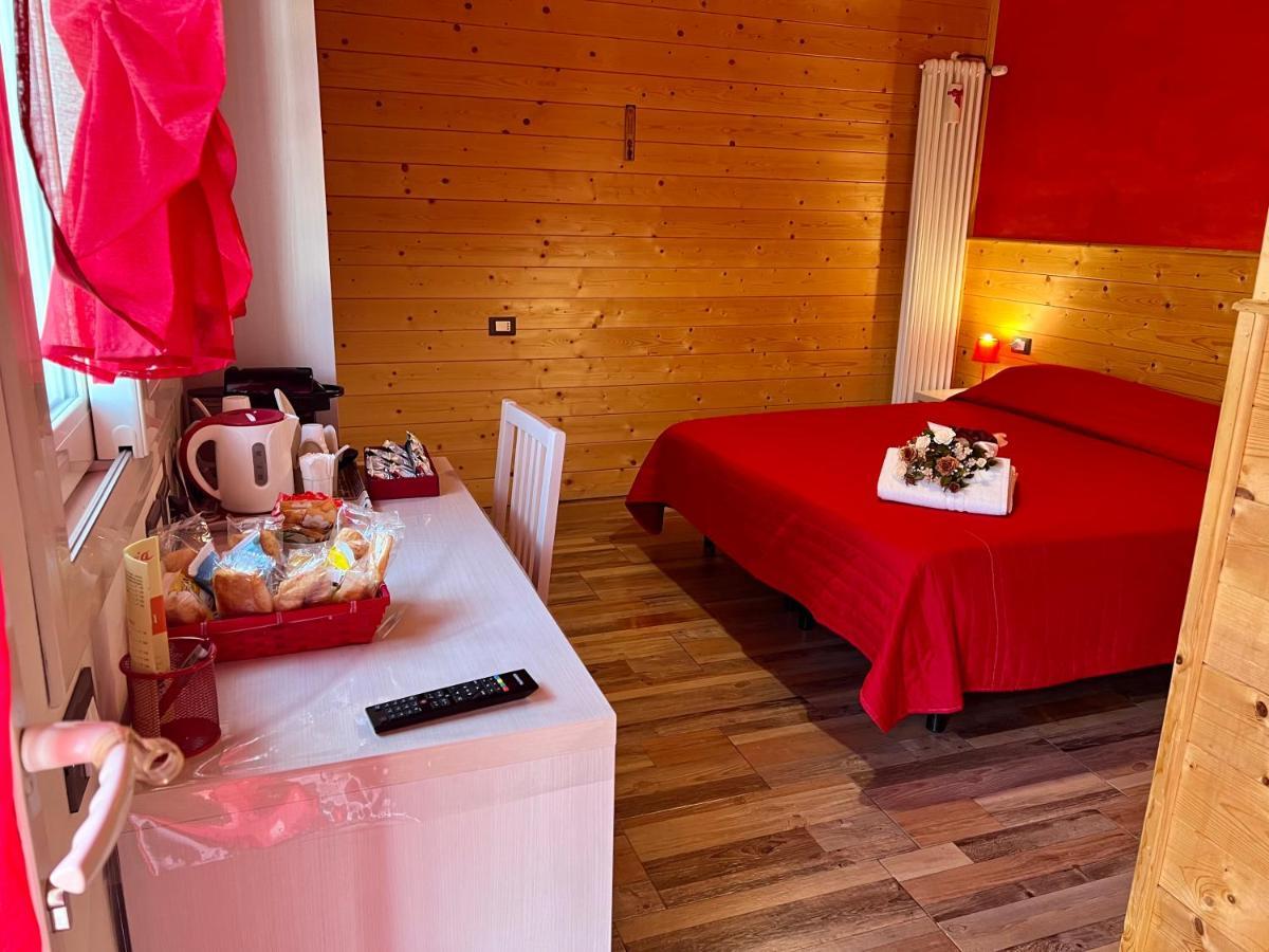 Agriturismo Le Essenze - Terrazza Sulla Romagna チェゼーナ エクステリア 写真